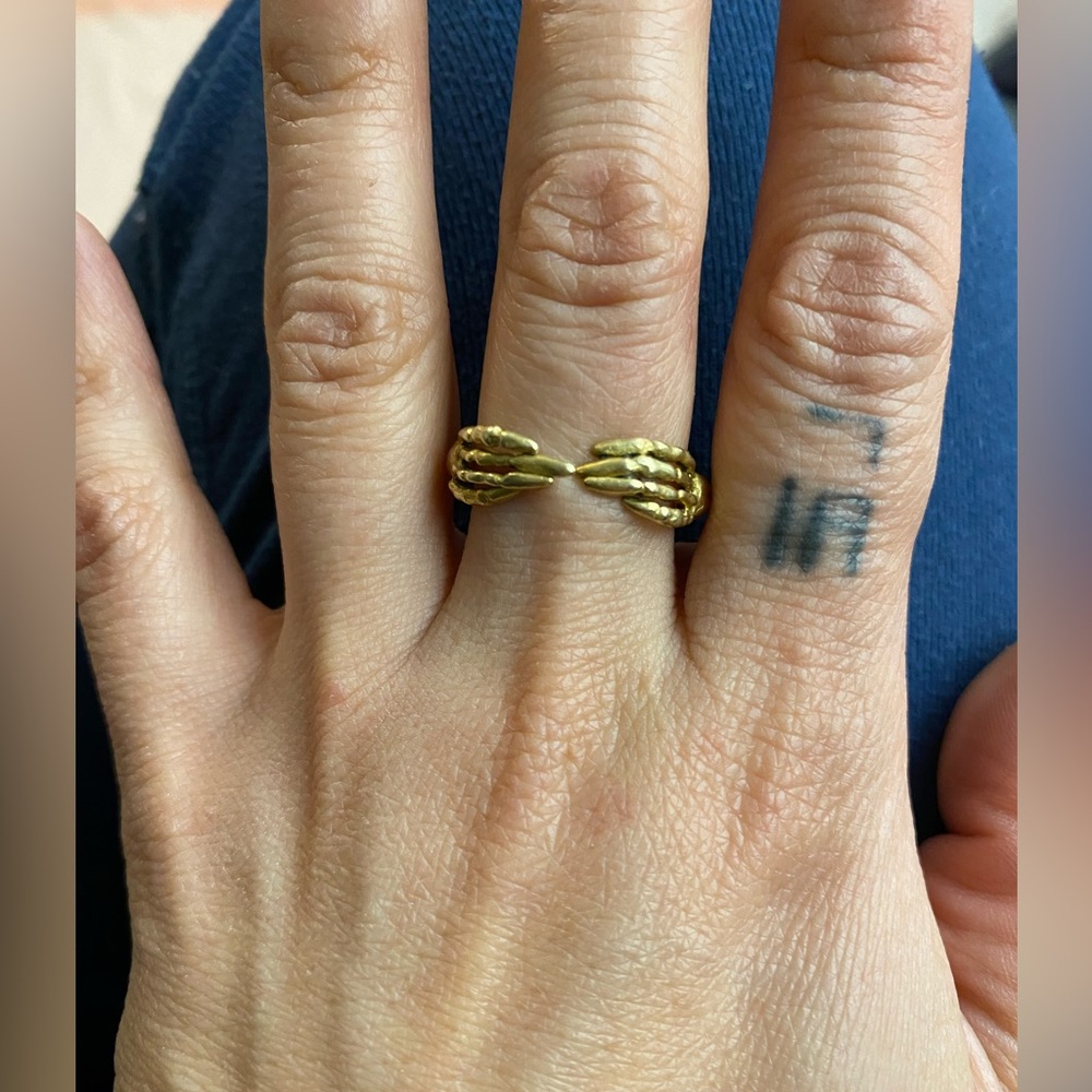 Verameat Skeleton Hugs Ring Size 7 Adjustable 💫💫💫